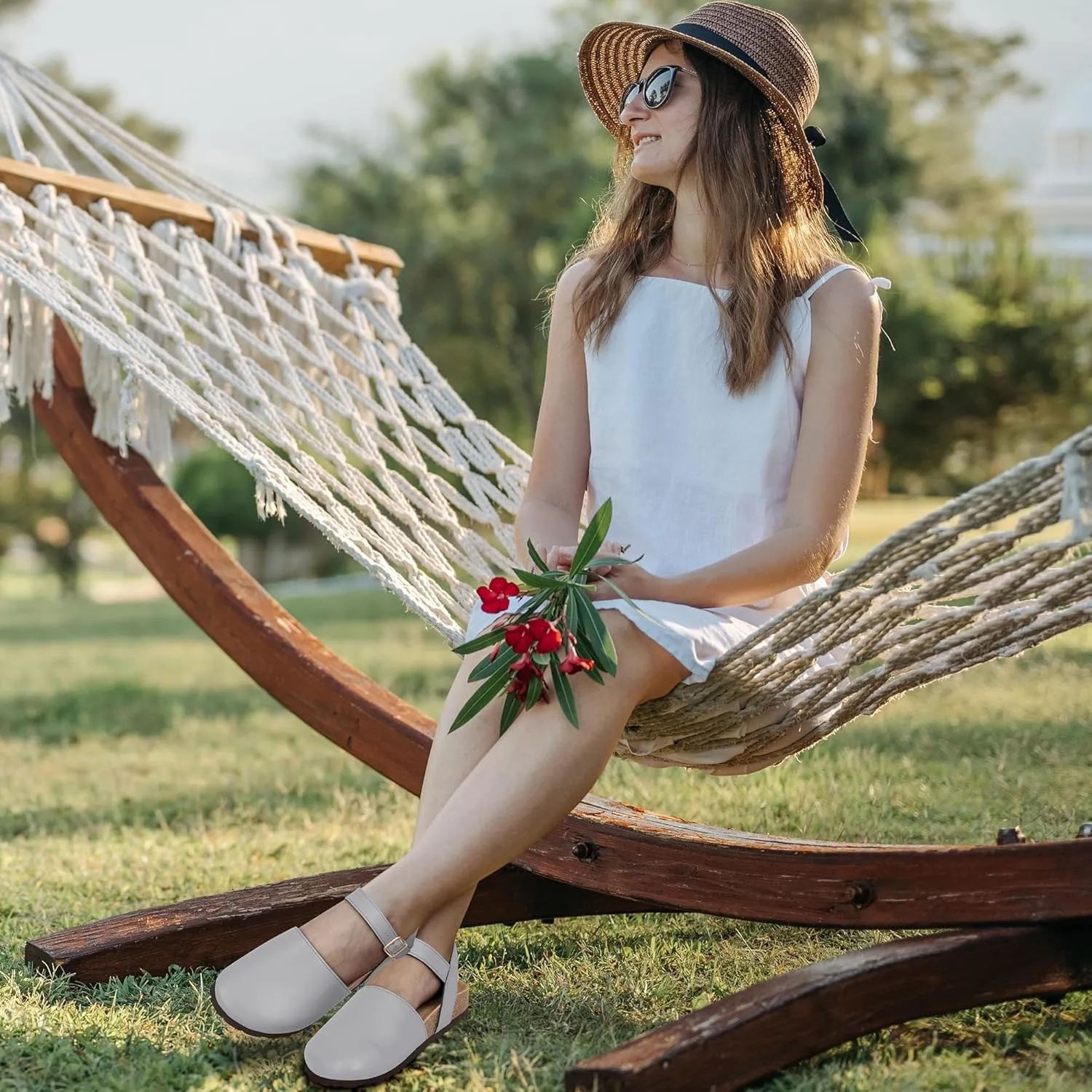 Alicegana Closed Toe Sandals for Women – Arch Support Dressy Flat Sandals Comfortable Summer Shoes 2025