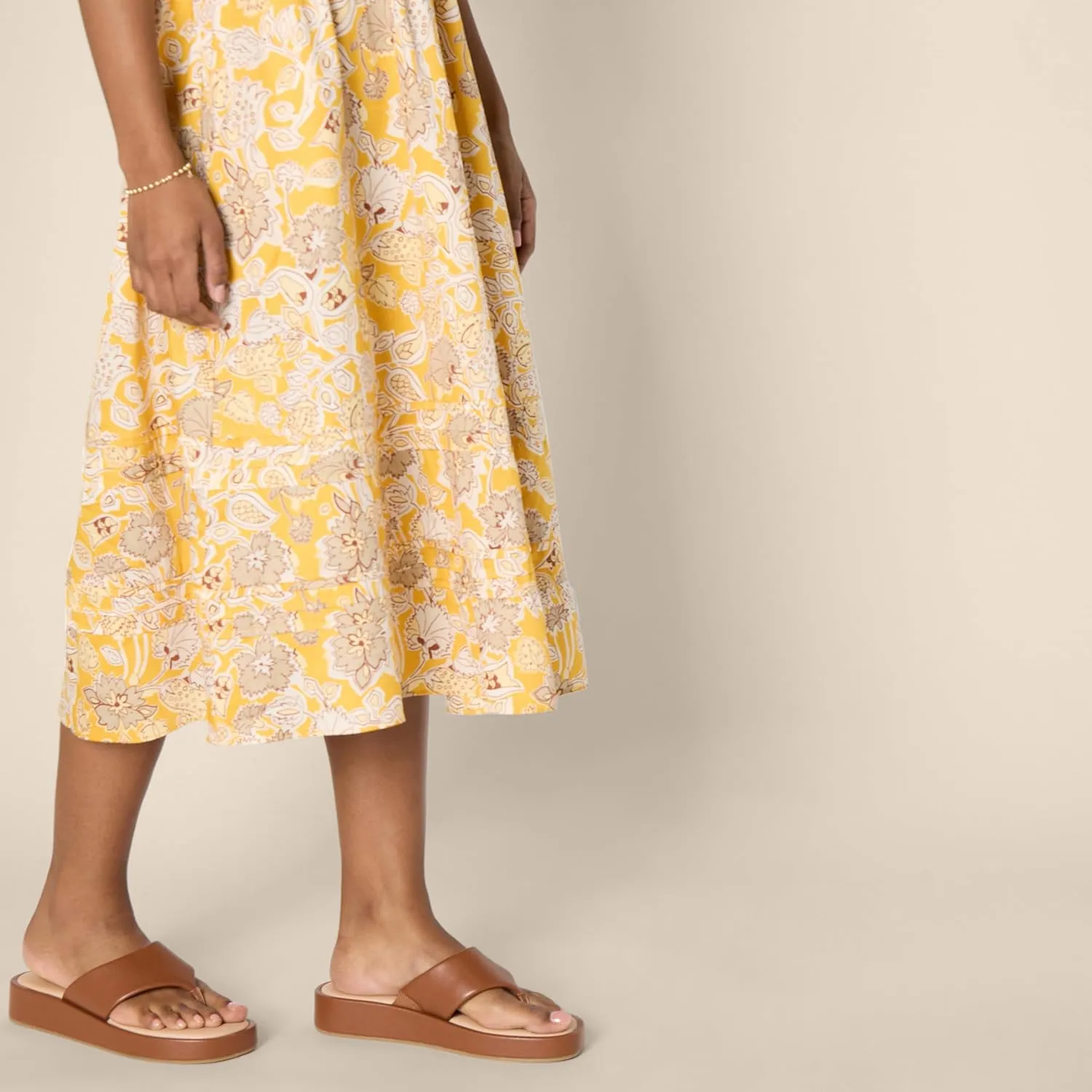 Amazon Essentials Women's Flatform Thong Sandals