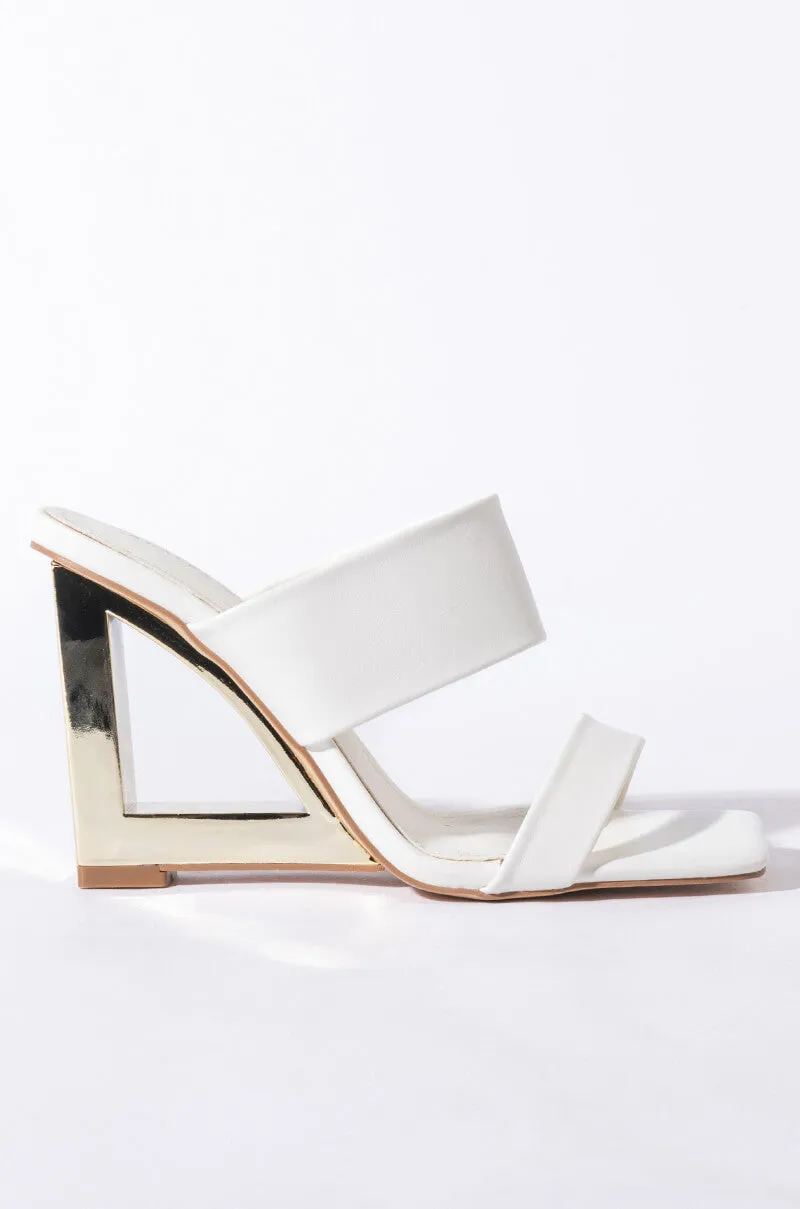 AZALEA WANG HEAD IN THE CLOUDS WEDGE SANDAL IN WHITE