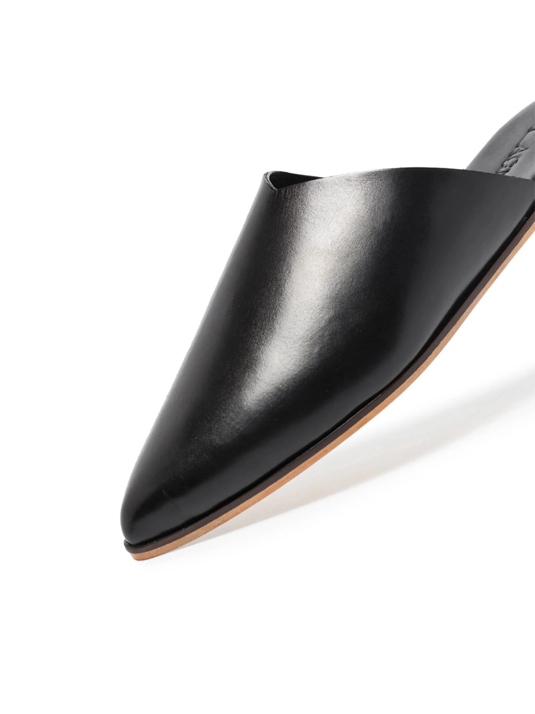 Don't miss it flat leather Zuri Money-saving mules