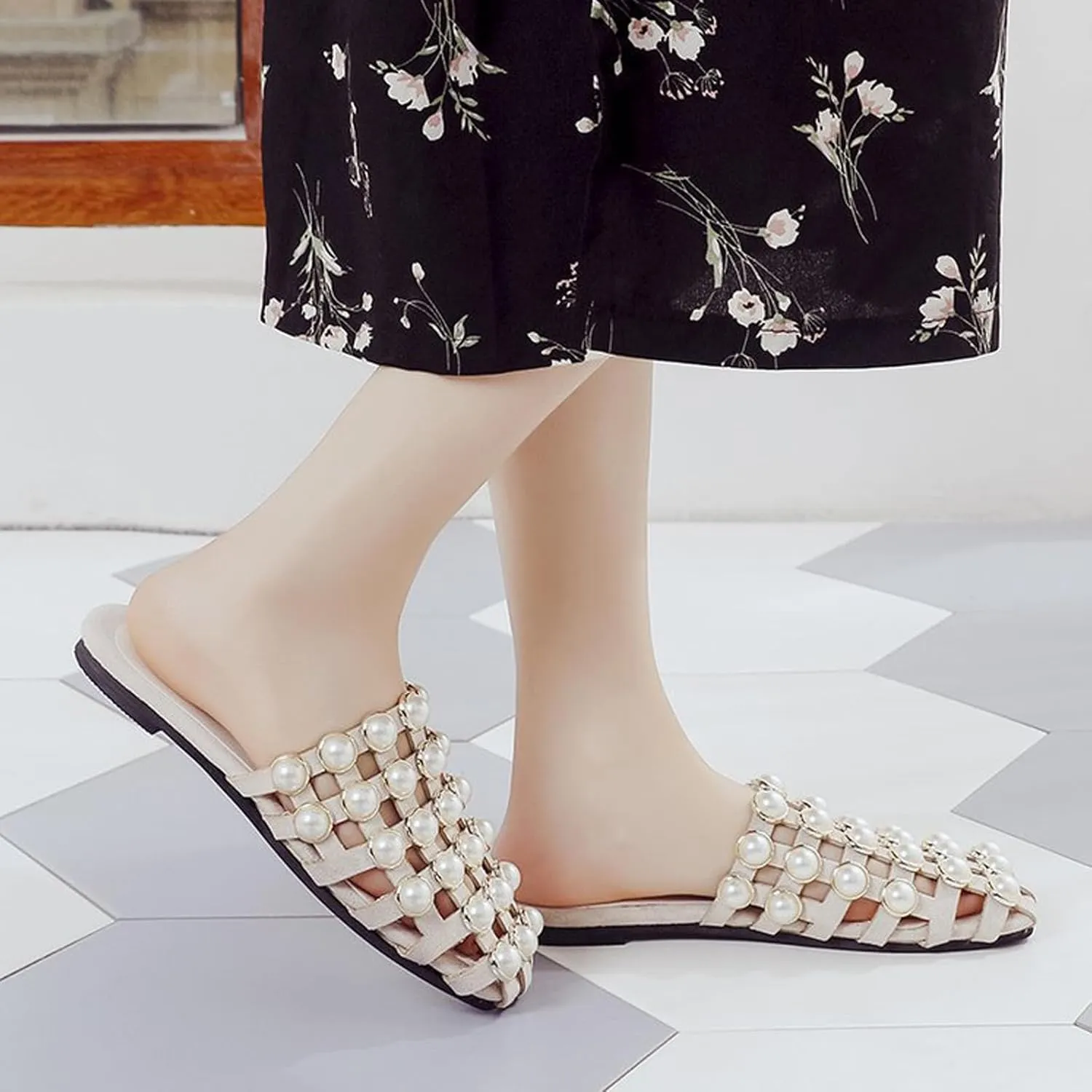 EFTCAL Women's Pearl Square Toe Hollow Mules,Closed Toe Lightweight Comfortable Slip On Flat Sandals,Summer Casual Fashion Non-Slip Beach Sandals