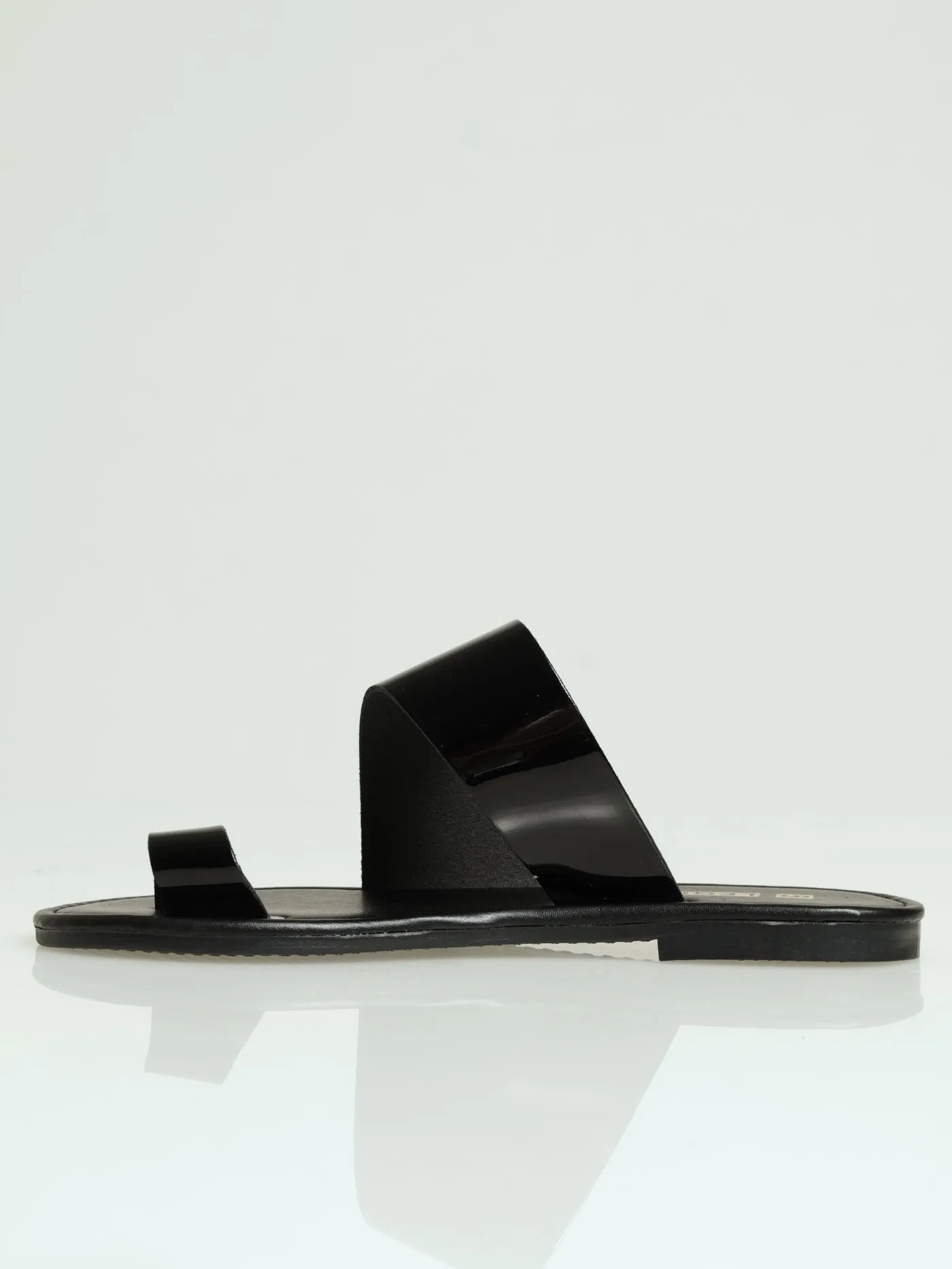 Flat Basic Push In Mule Sandal With Toe Post - Black