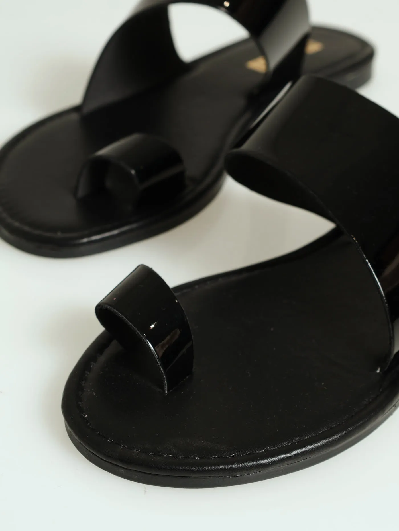 Flat Basic Push In Mule Sandal With Toe Post - Black