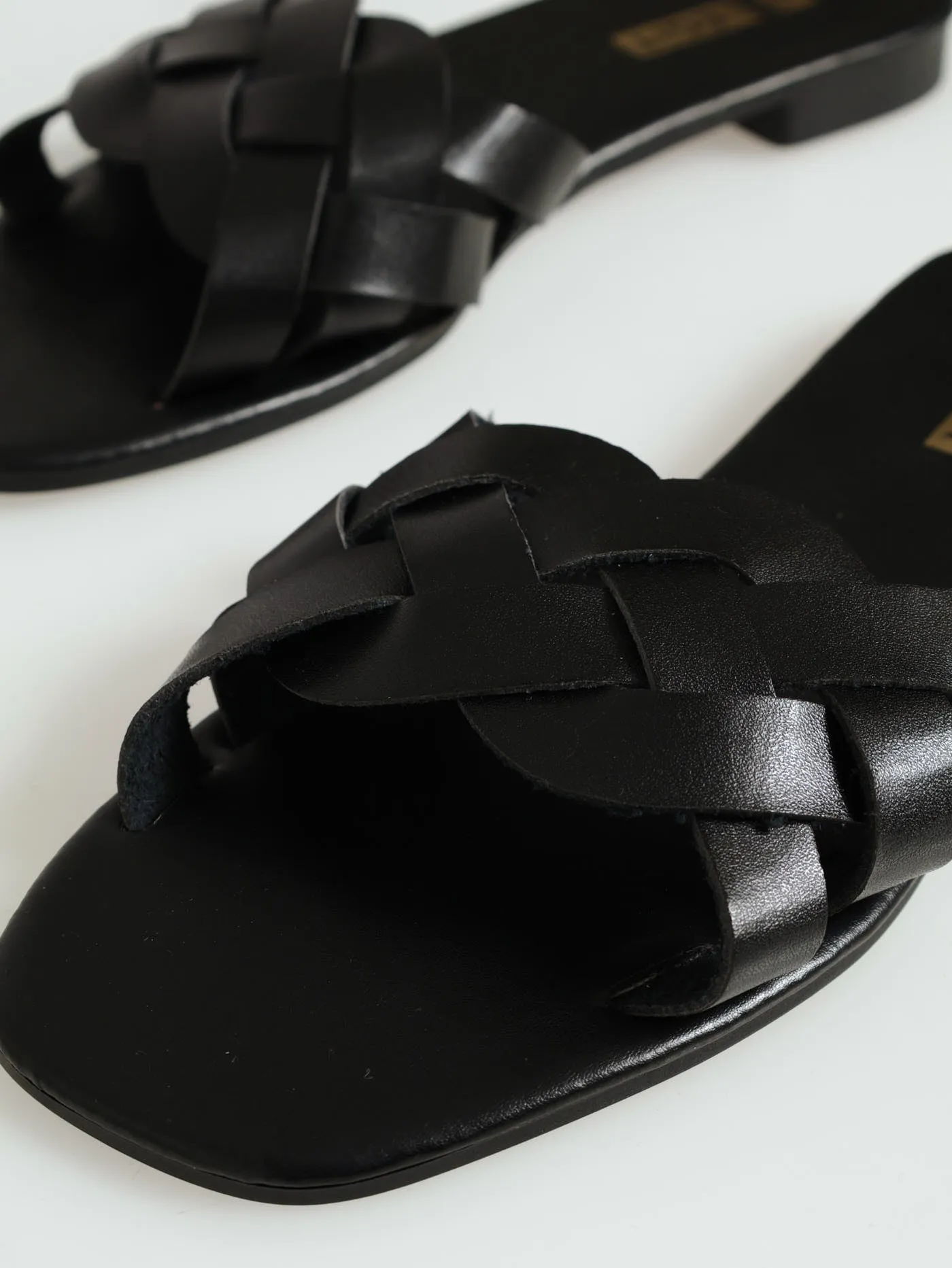 Flat Basic Weaved Push In Mule Sandal - Black