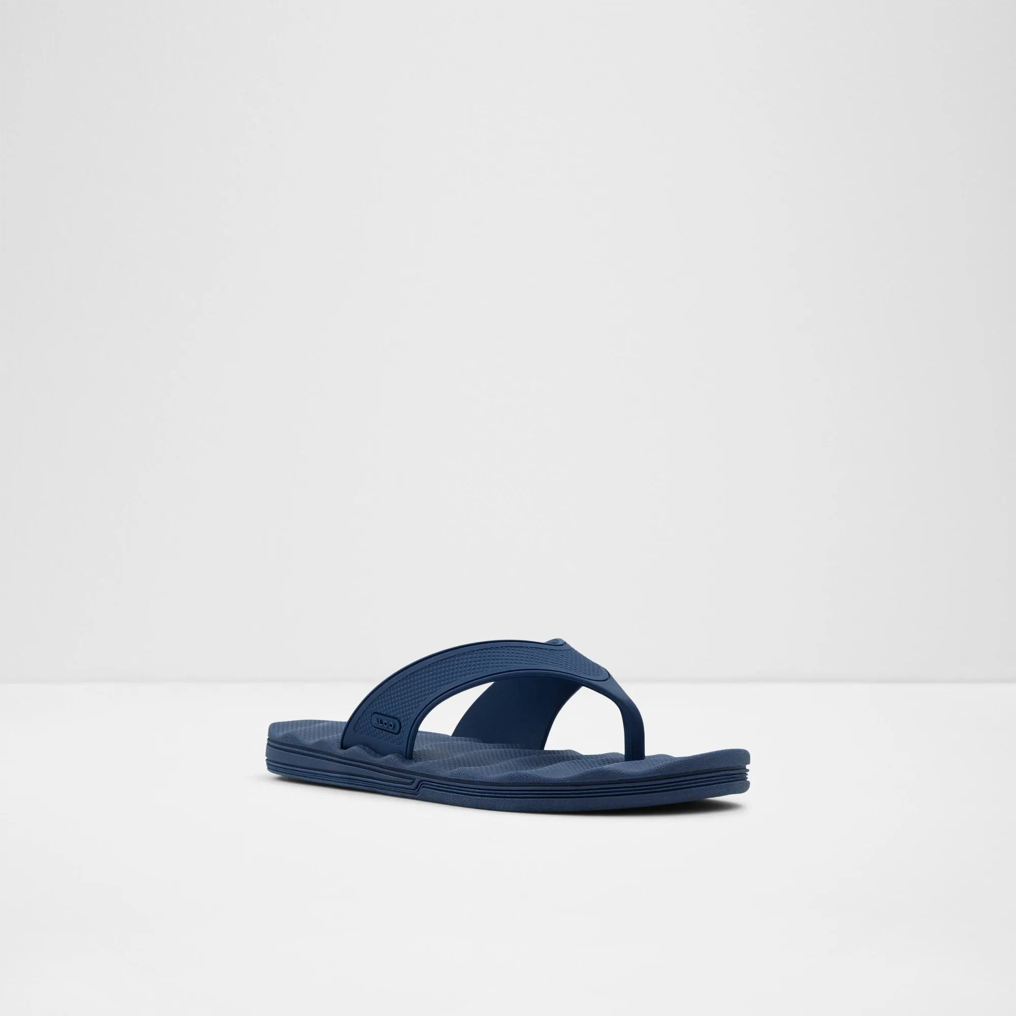 Haciendo Thong Sandals