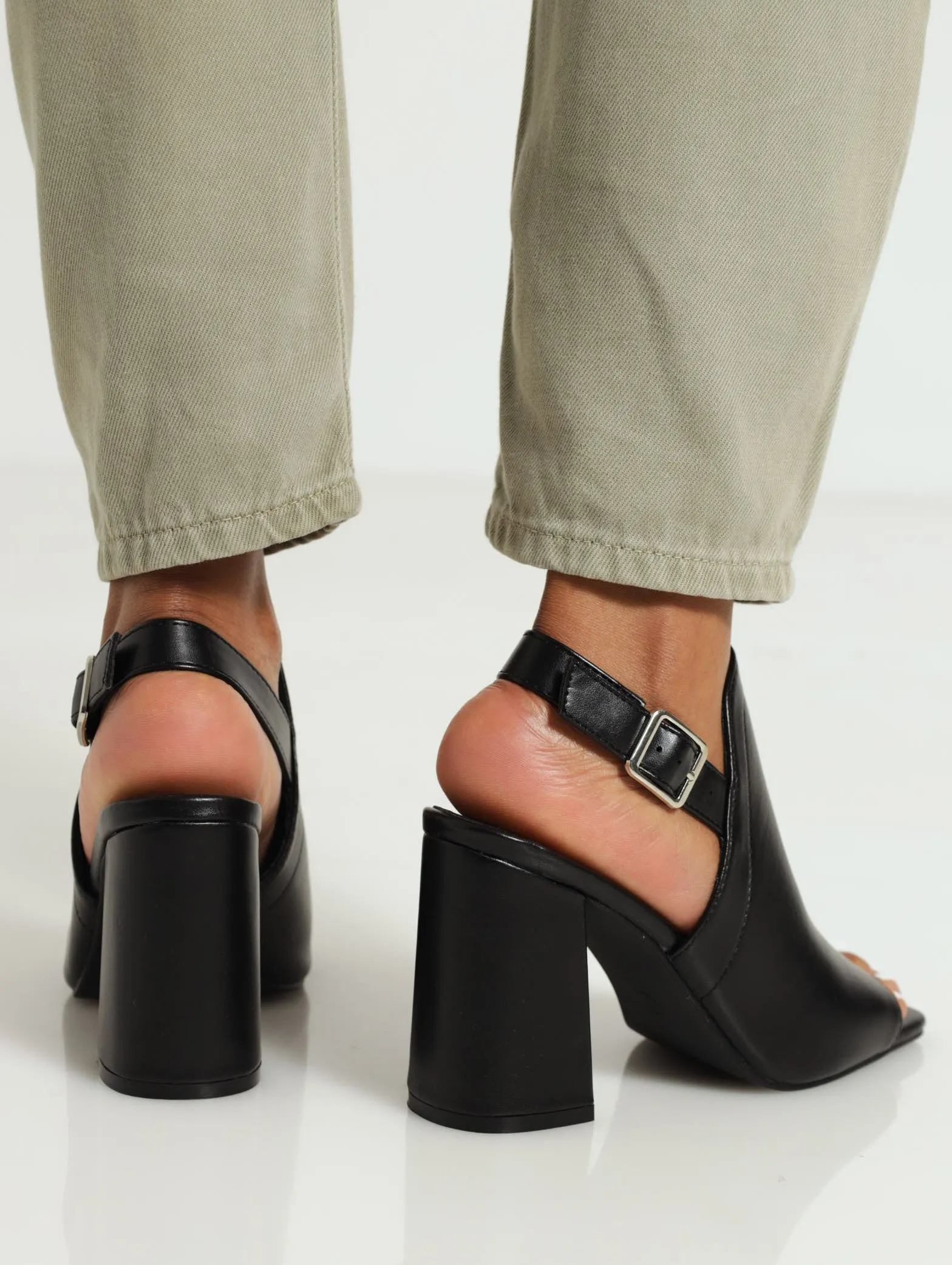 Hi-Block Caged Mule
