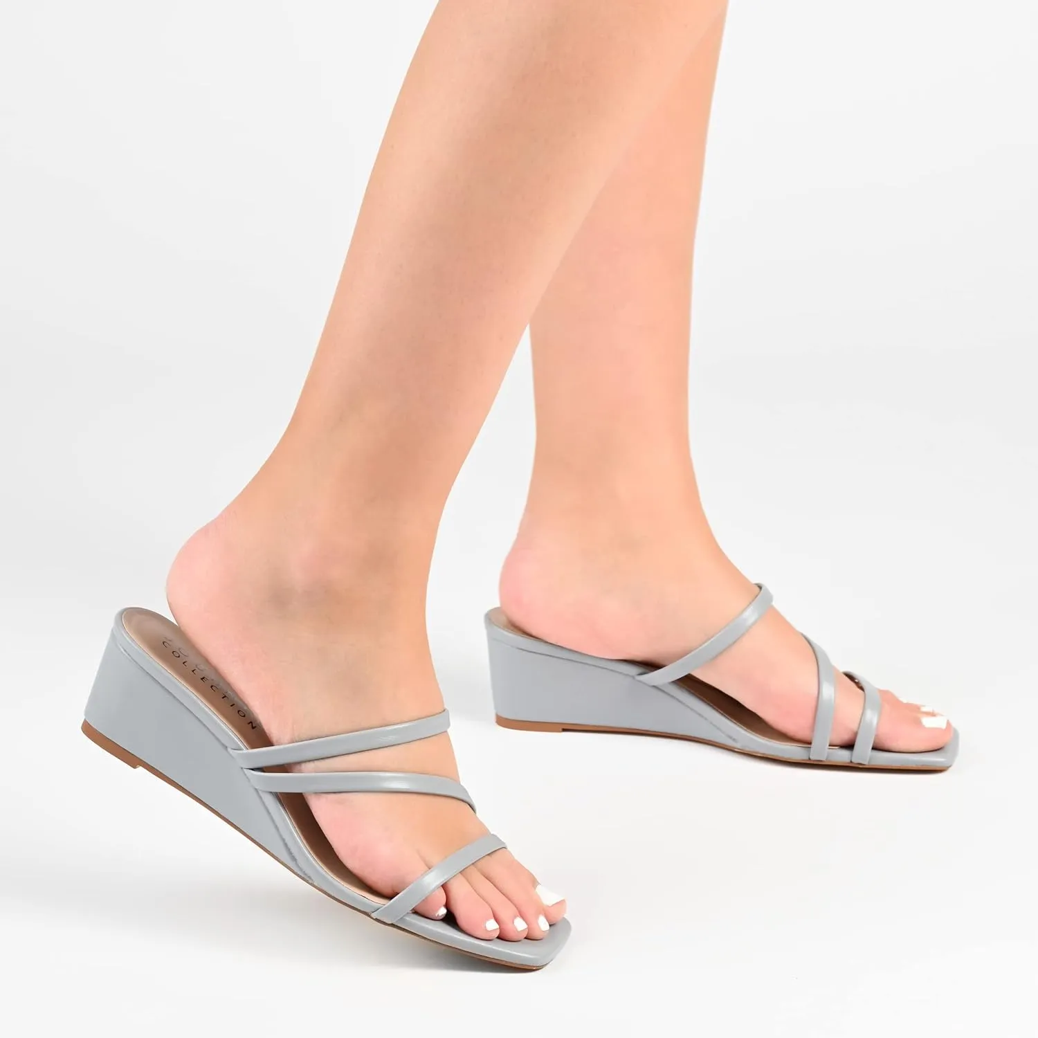 Journee Women's Takarah Wedge Sandals