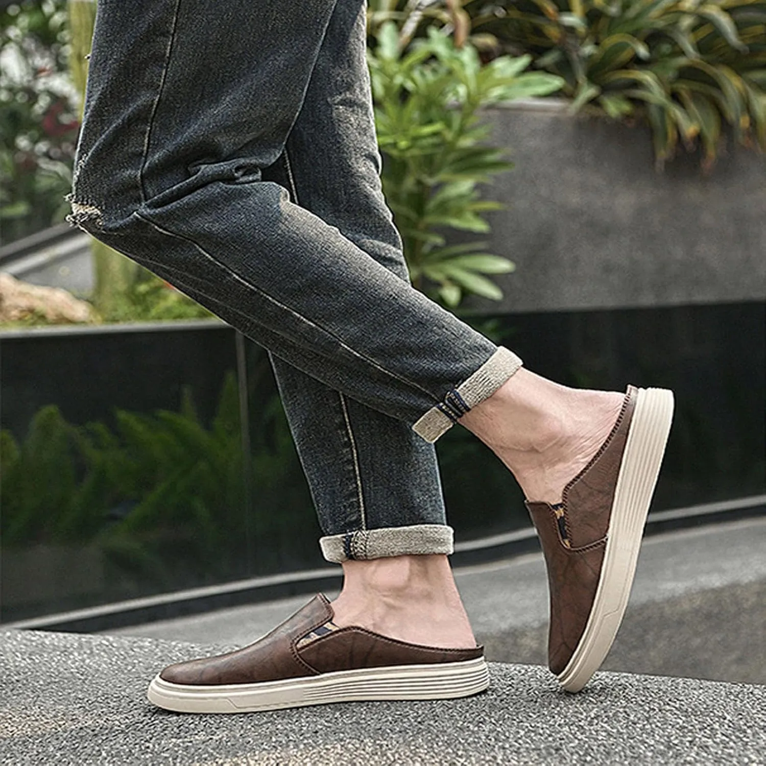 Men Cowhide Slip On Flat mule Shoes Summer Closed Round Toe Fashion Retro Backless Dress Loafers Shoes Comfortable Anti Slip Lightweight Moccasin Half Slides