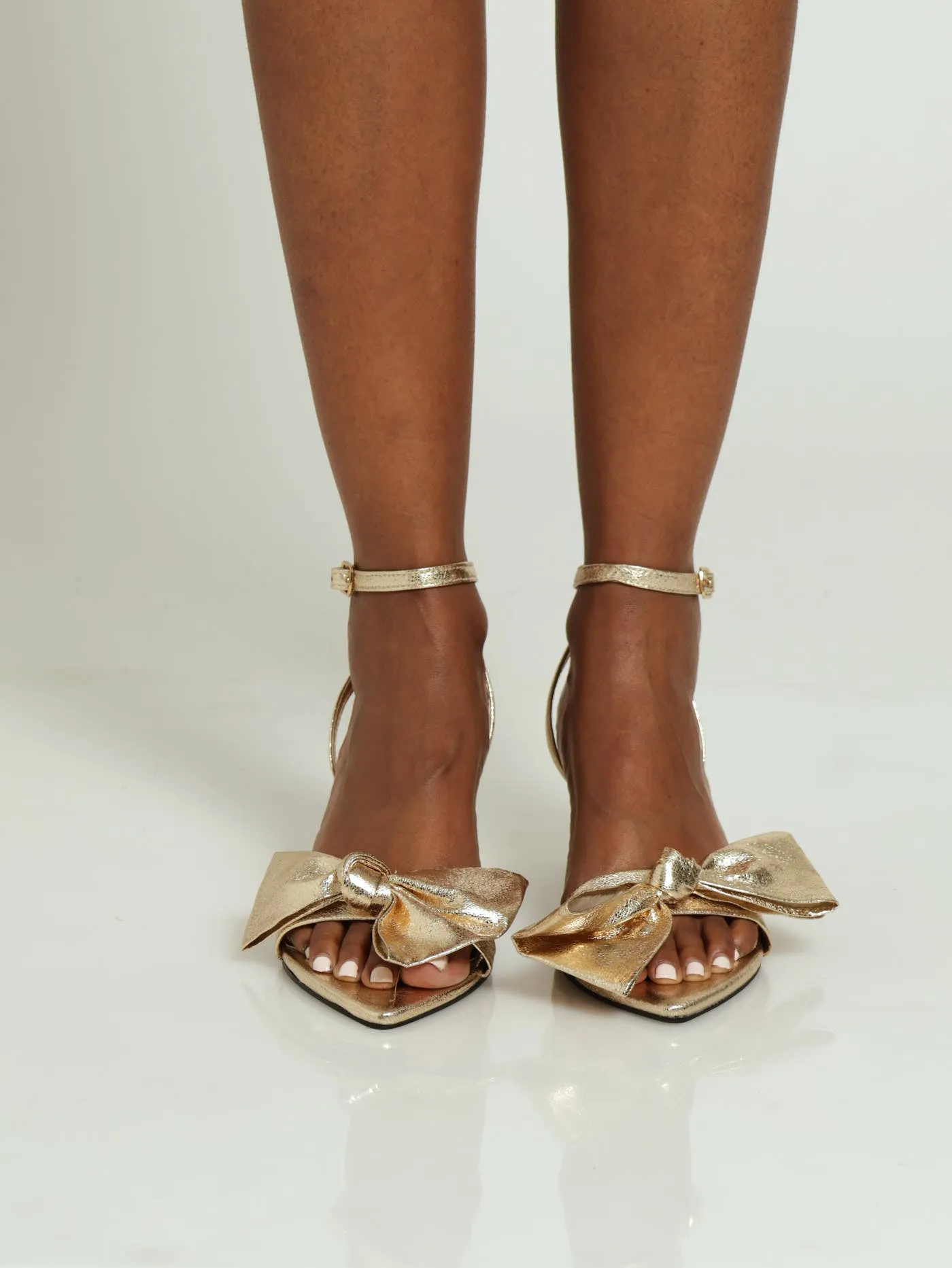 Mid Shaped Pointy Toe Metallic Mule Heel With Bow - Gold
