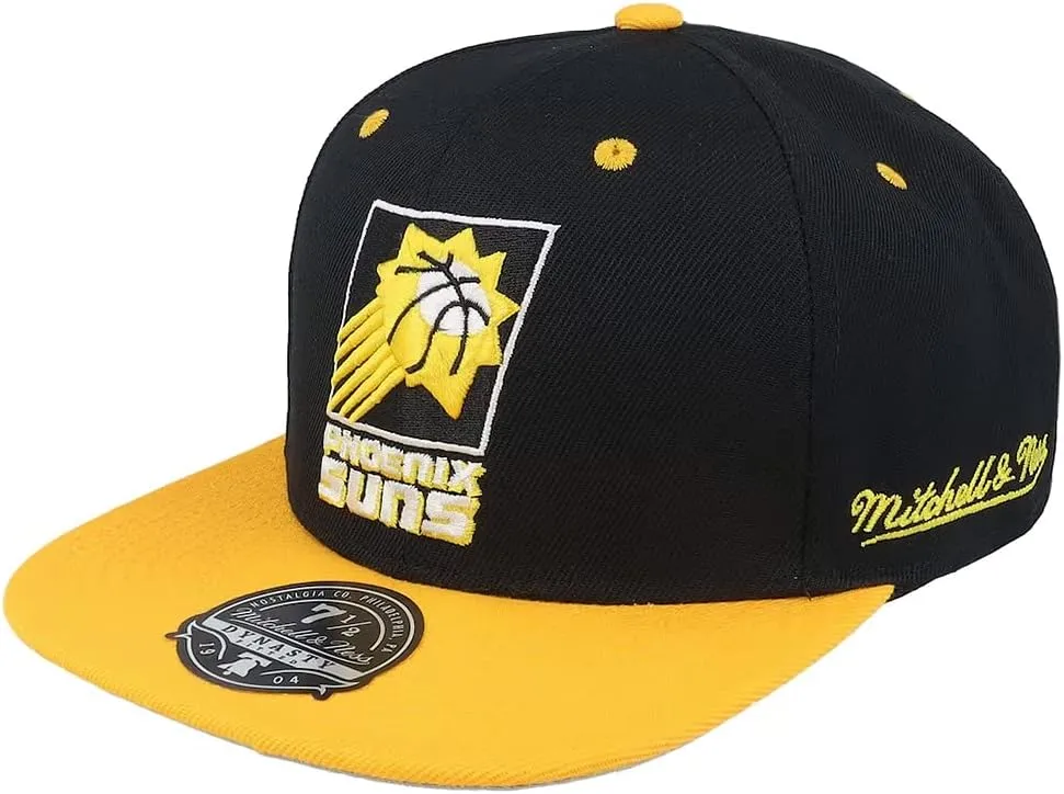 Mitchell & Ness mens Chicago Bulls Hwc Hardwood Classics Dynasty Yellow Toe Fitted Cap
