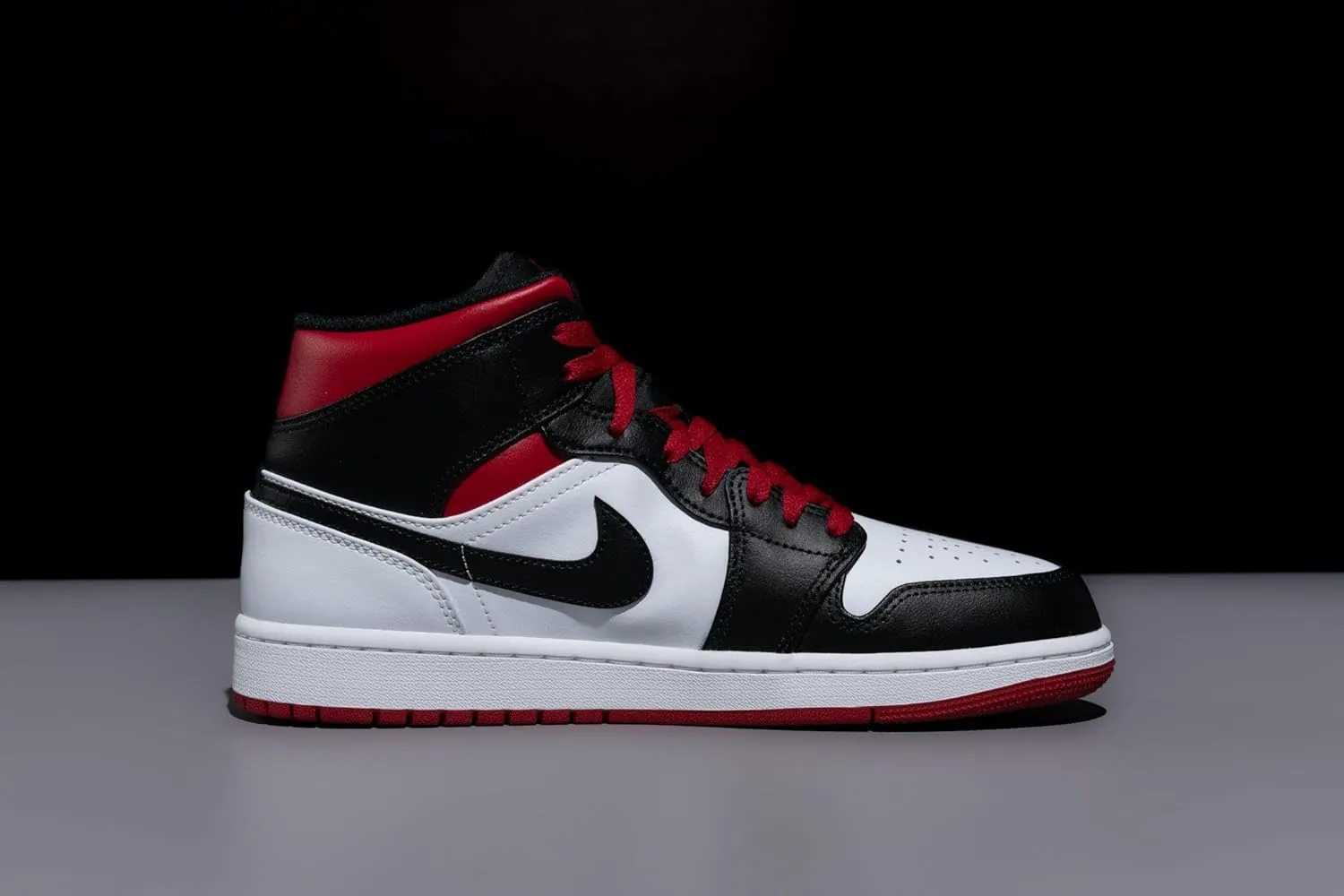 Nike mens Modern