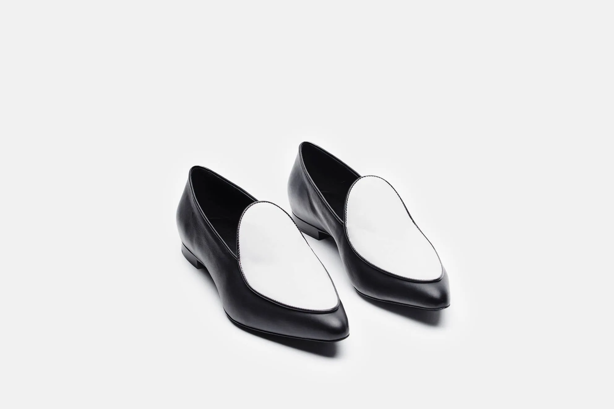 Pointed Toe Flat - Black/White