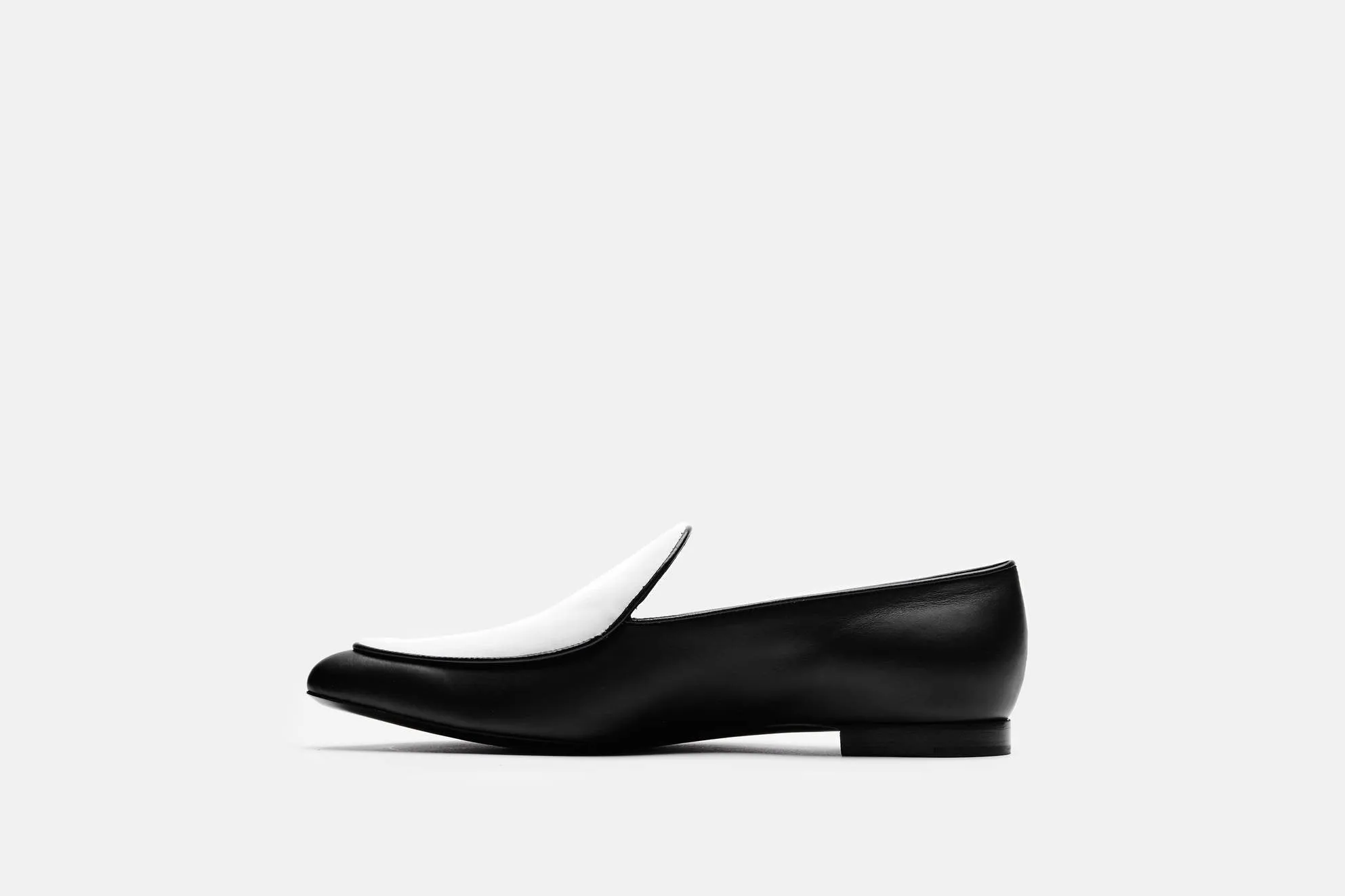 Pointed Toe Flat - Black/White