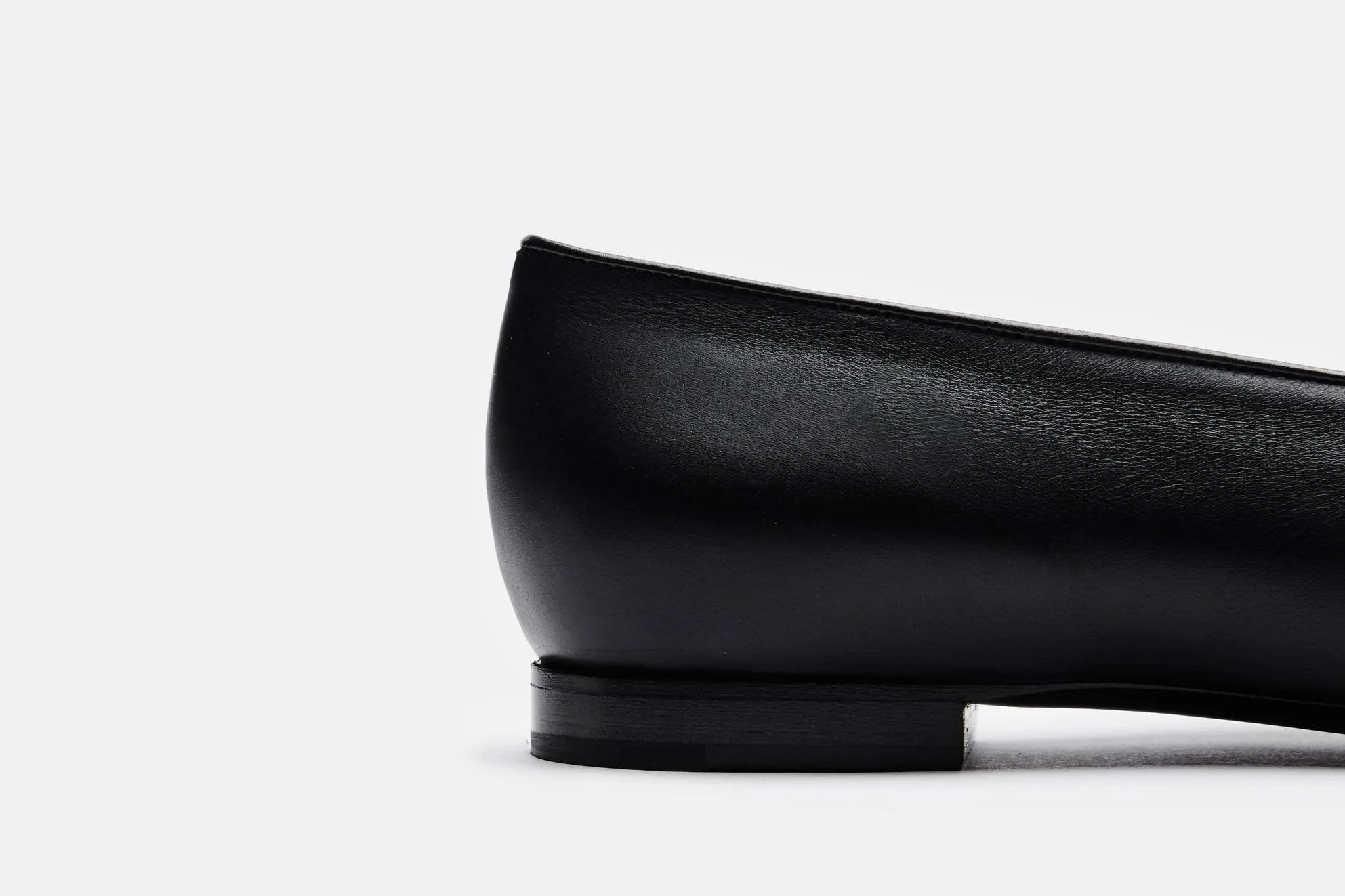 Pointed Toe Flat - Black/White