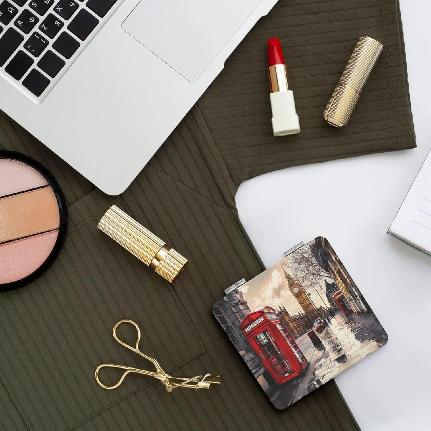 Red Phone Booth London Street Printed Square Pocket Makeup Mirror with 1X/2X Magnification, Portable Mini Travel Makeup Mirror for Travel Daily Work Beauty