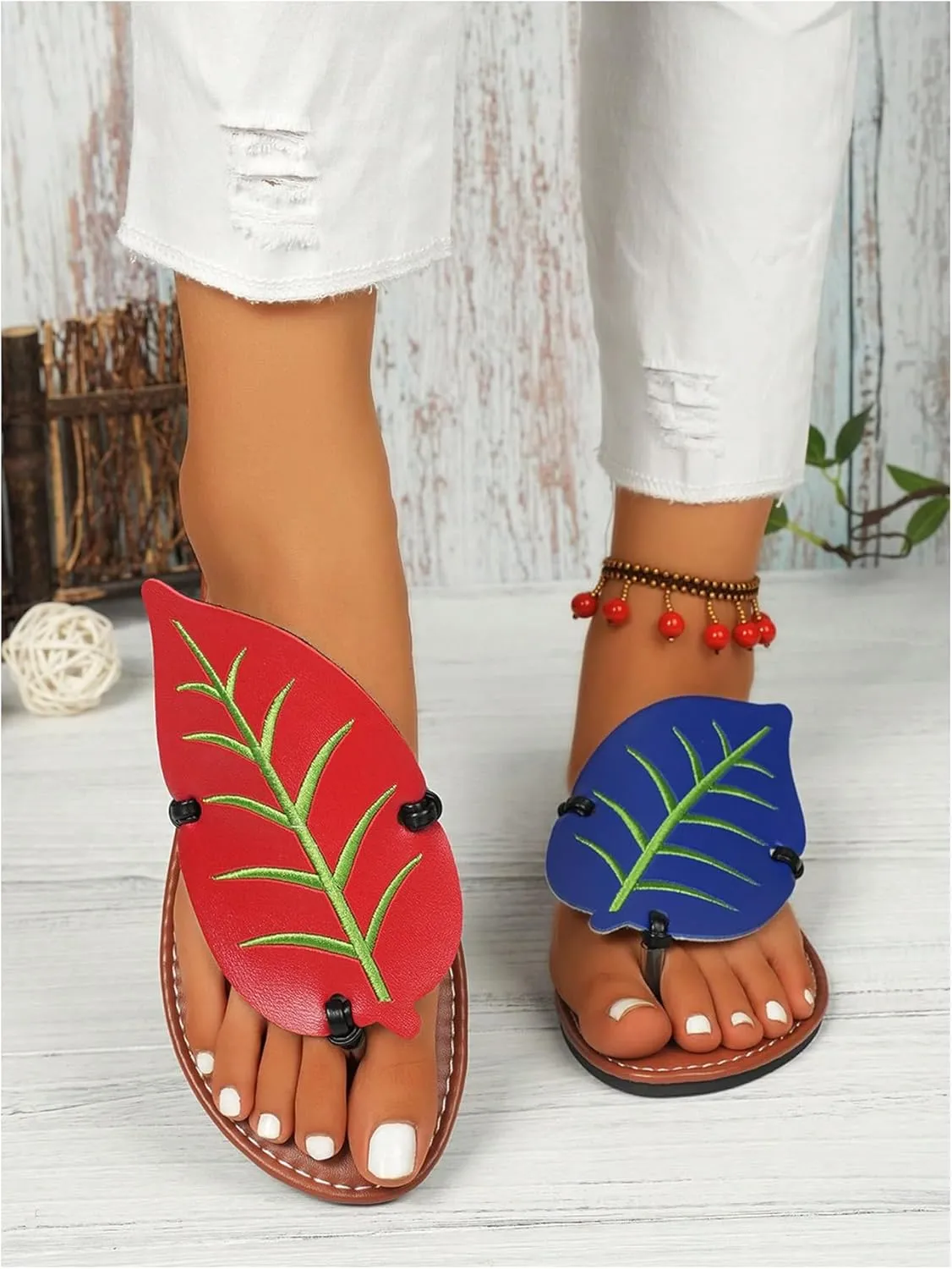 Women's Boho Leaf Appliques Thong Sandals Open Toe Outdoor Flip Flops Casual Slippers