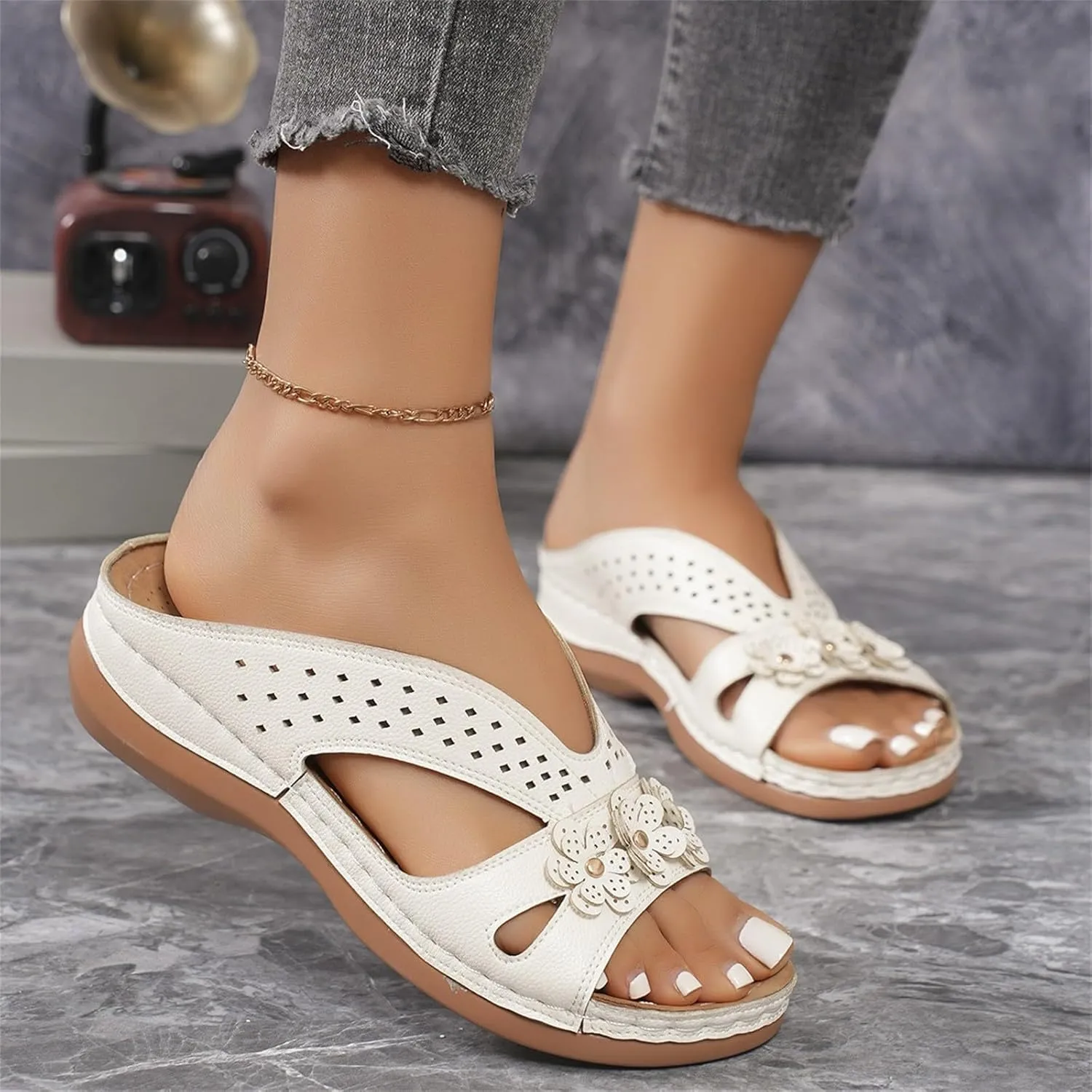 Women's Wide Width Sandals for Beach Walking Summer Fancy Flower Slippers with Arch Support Flat Slides